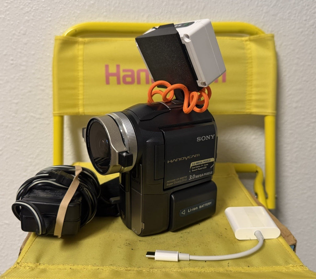 Sony Handycam DCR-PC330 Mini DV Tapeless Powerplay + Fisheye W/Nightshot 0