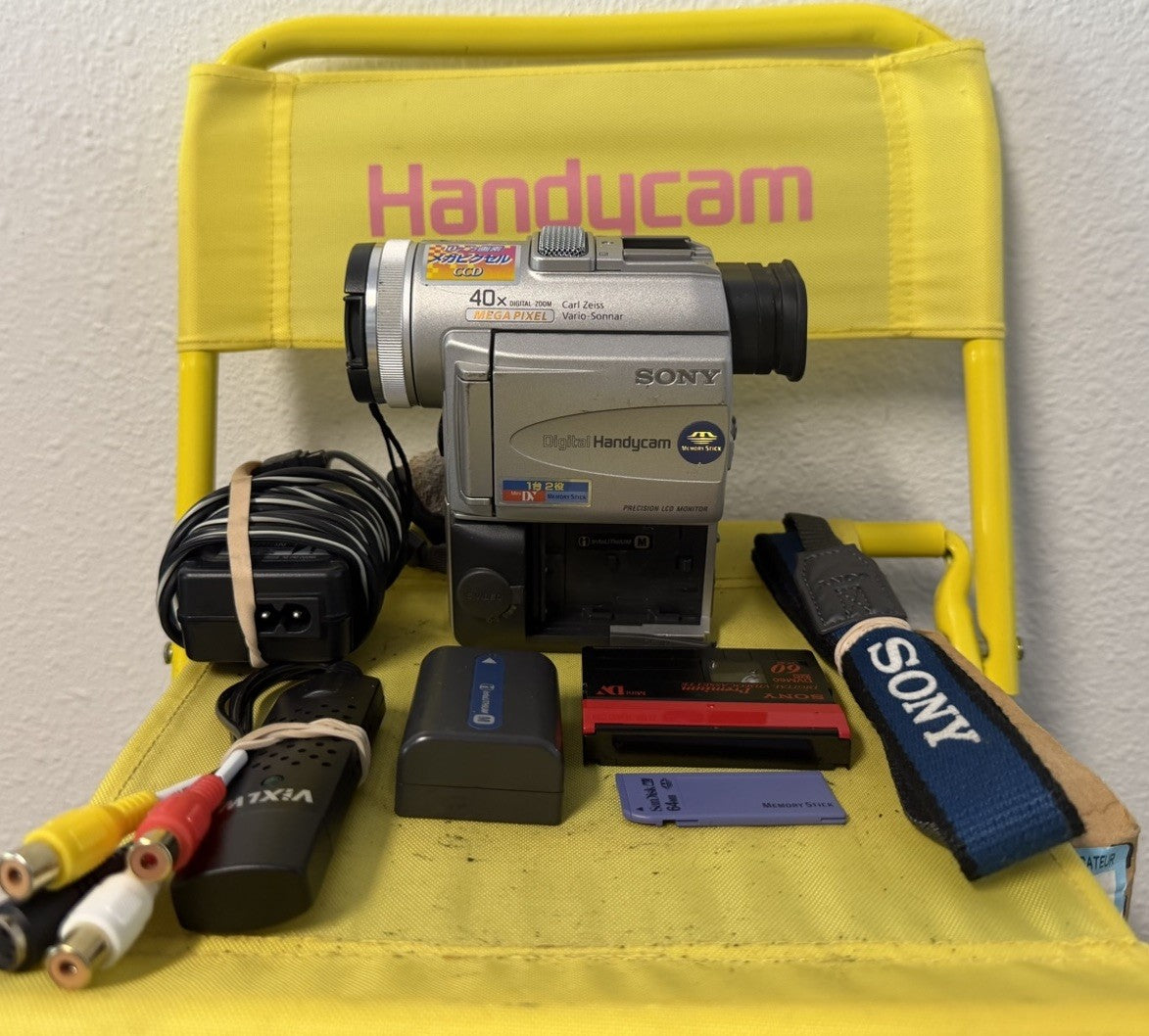 Sony Handycam DCR-PC100 Mini DV Camcorder w/Nightshot TESTED WORKING  BT0