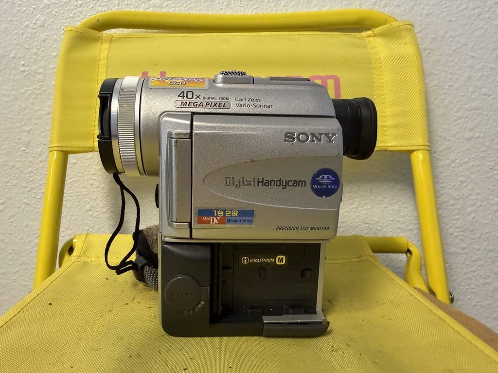 Sony Handycam DCR-PC100 Mini DV Camcorder w/Nightshot TESTED WORKING  BT1